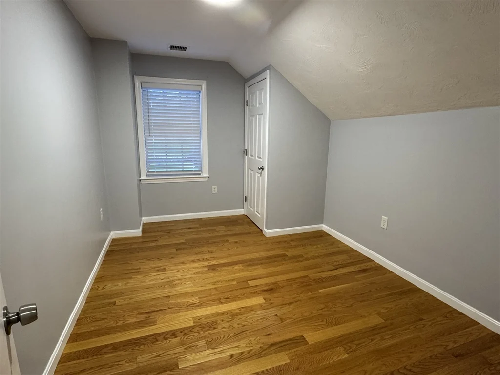 12 Bakers Ave, Weymouth