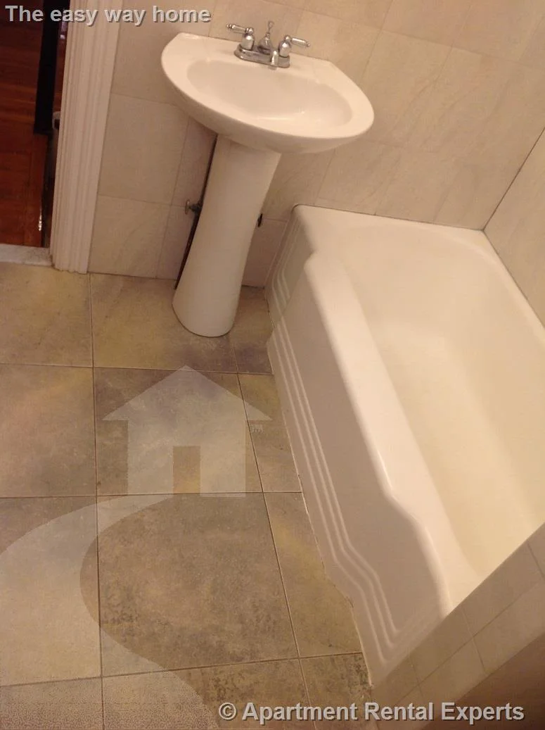 26 Dover St, Davis Square