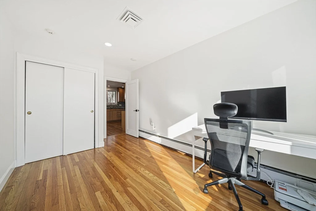 66 Roosevelt Rd, Newton