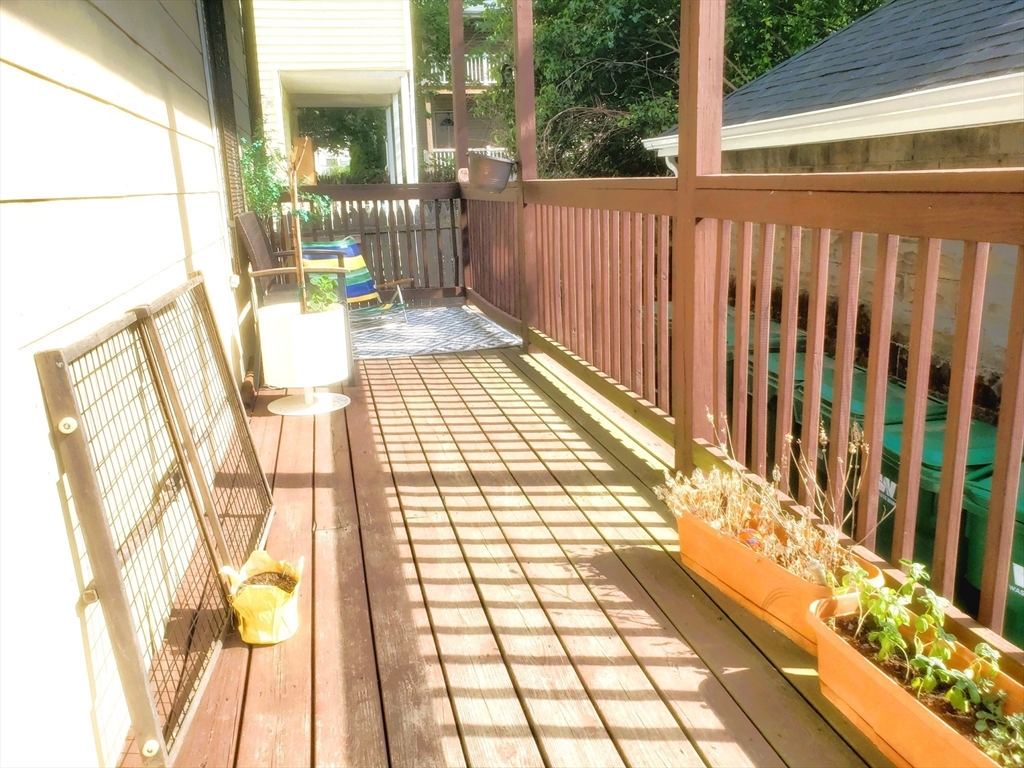 27 Medford St, Medford