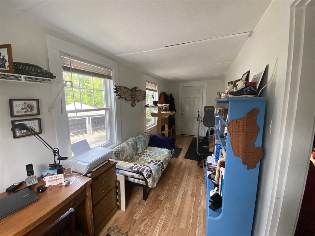 16 Stonecleve Rd, Wellesley