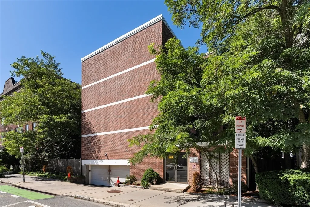 1691 Cambridge St, Mid-Cambridge