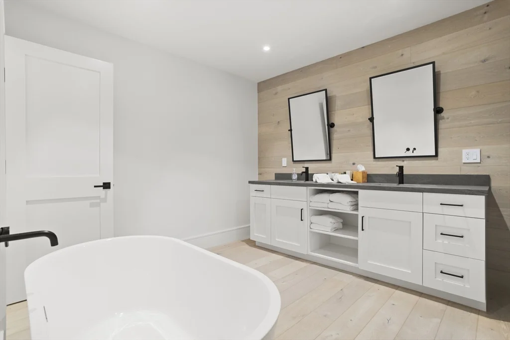 3 Old Mill Ct, Nantucket