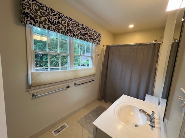 8 Stonegate Ln, Bedford