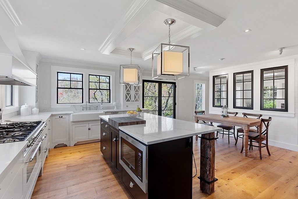 24 Mccallar Ln, Concord