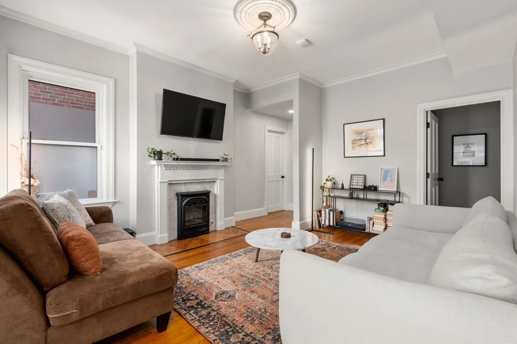 37 Mount Vernon St, Charlestown