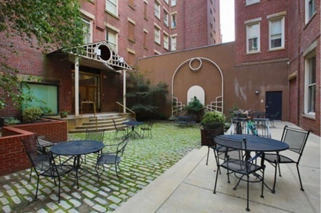 70 Lincoln, Leather District