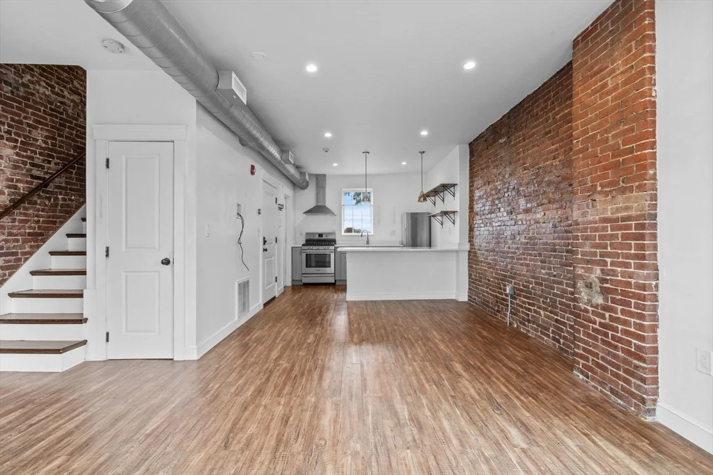 103-105 Broadway, Chelsea