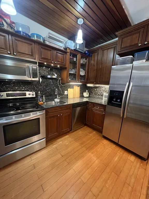 390 Riverway, Mission Hill