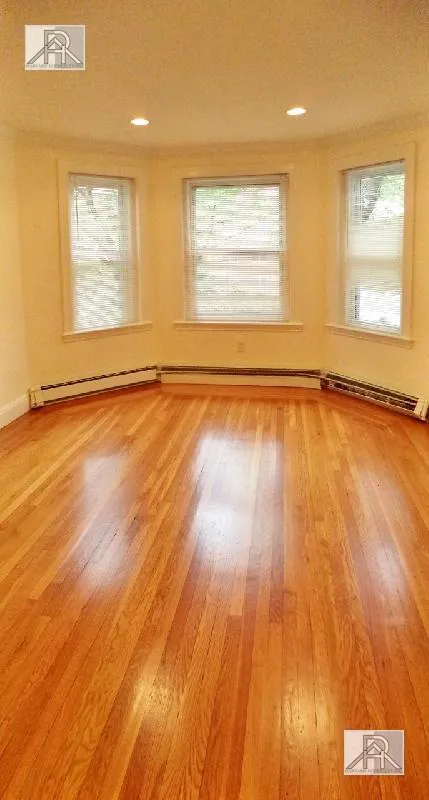 73 Thatcher St, North Brookline