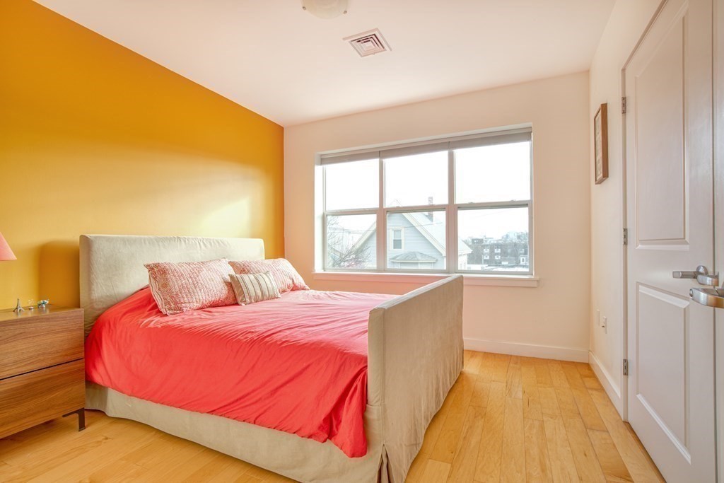 65 Beacon St, Somerville