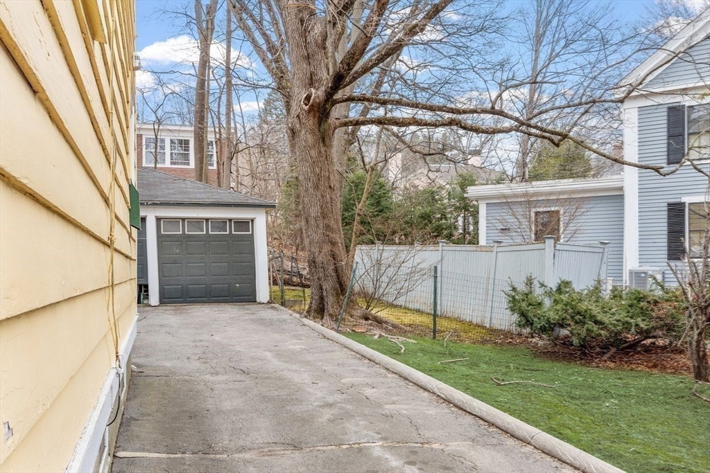 110 Leonard St, Belmont