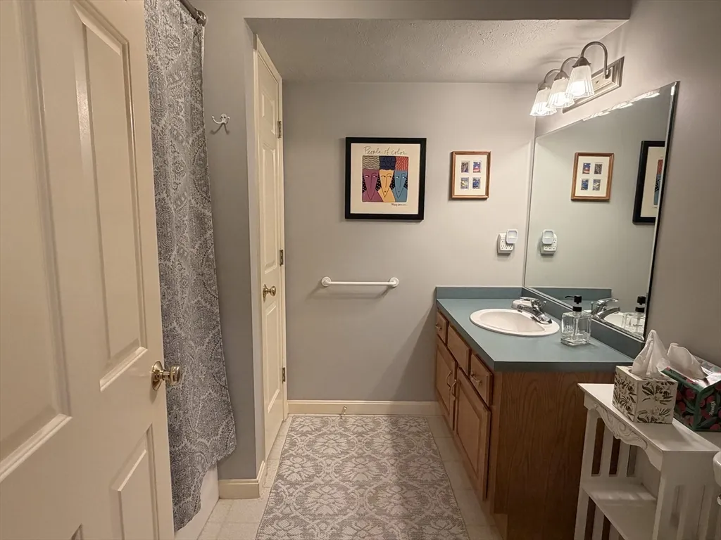 7 Conant Rd, Winchester