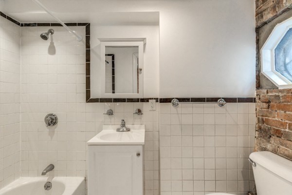 915 Beacon St, Fenway