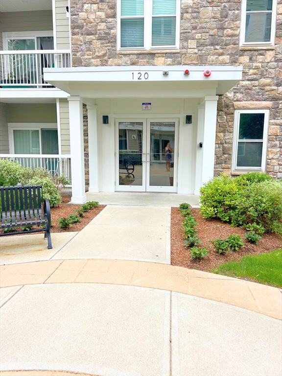 120 University Ave, Westwood