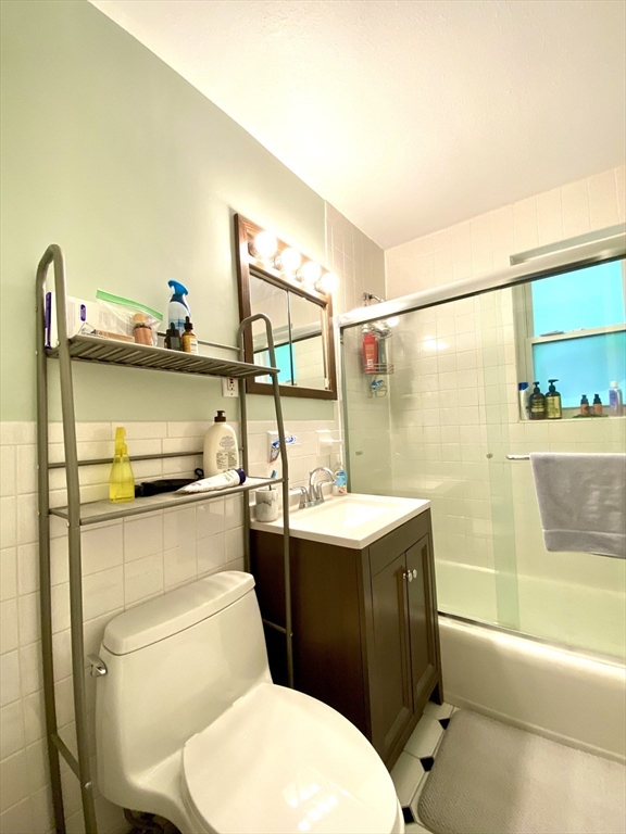 11 Jacqueline Rd, Waltham