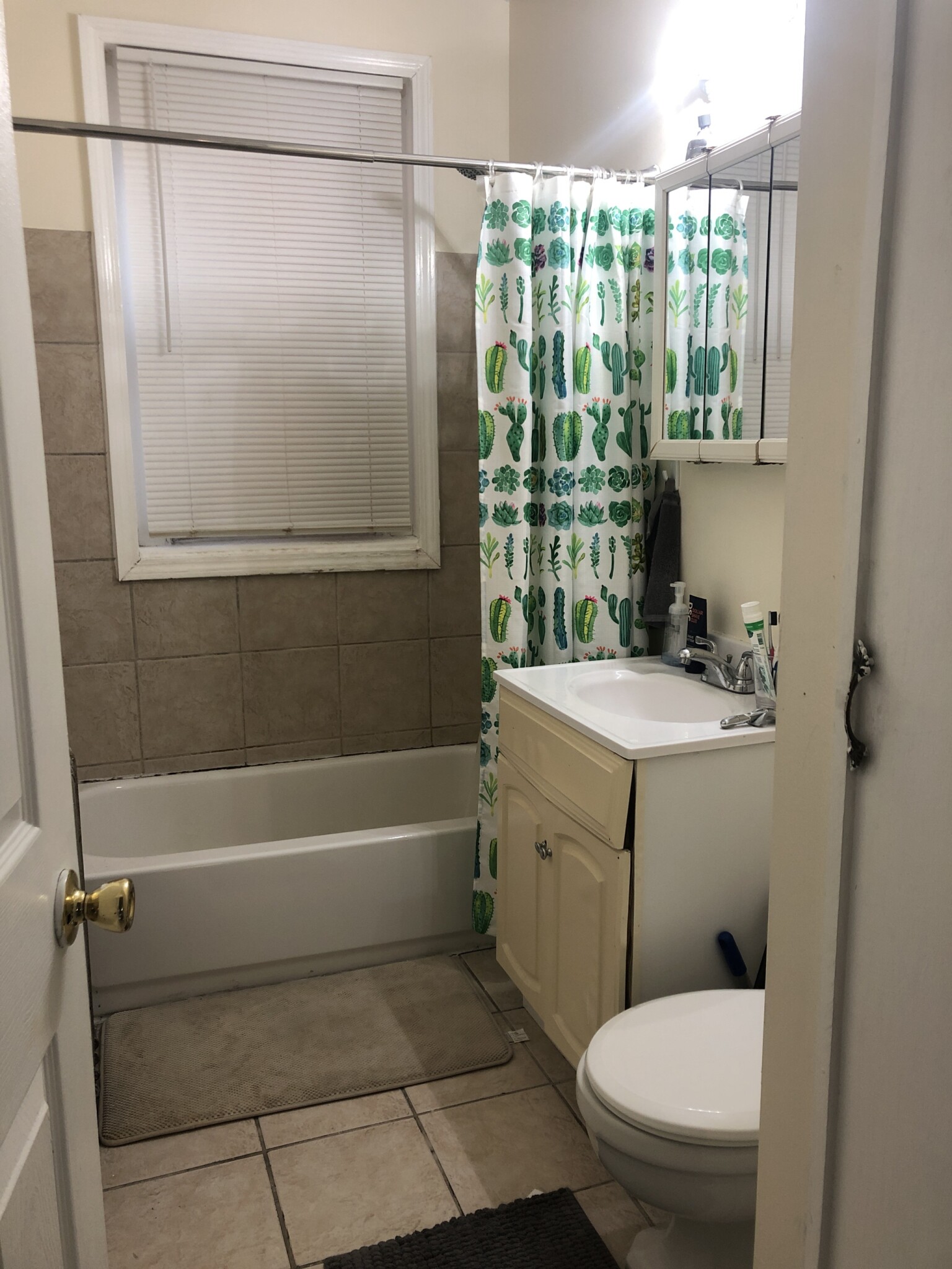 879 Beacon St, Fenway