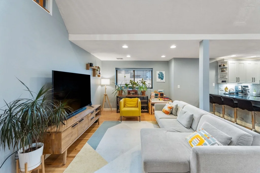 890 Winthrop Ave, Beachmont