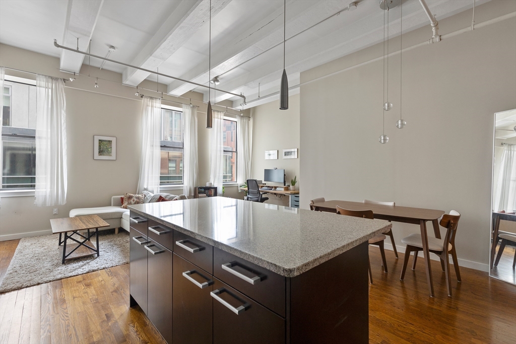 88 Kingston St, Downtown