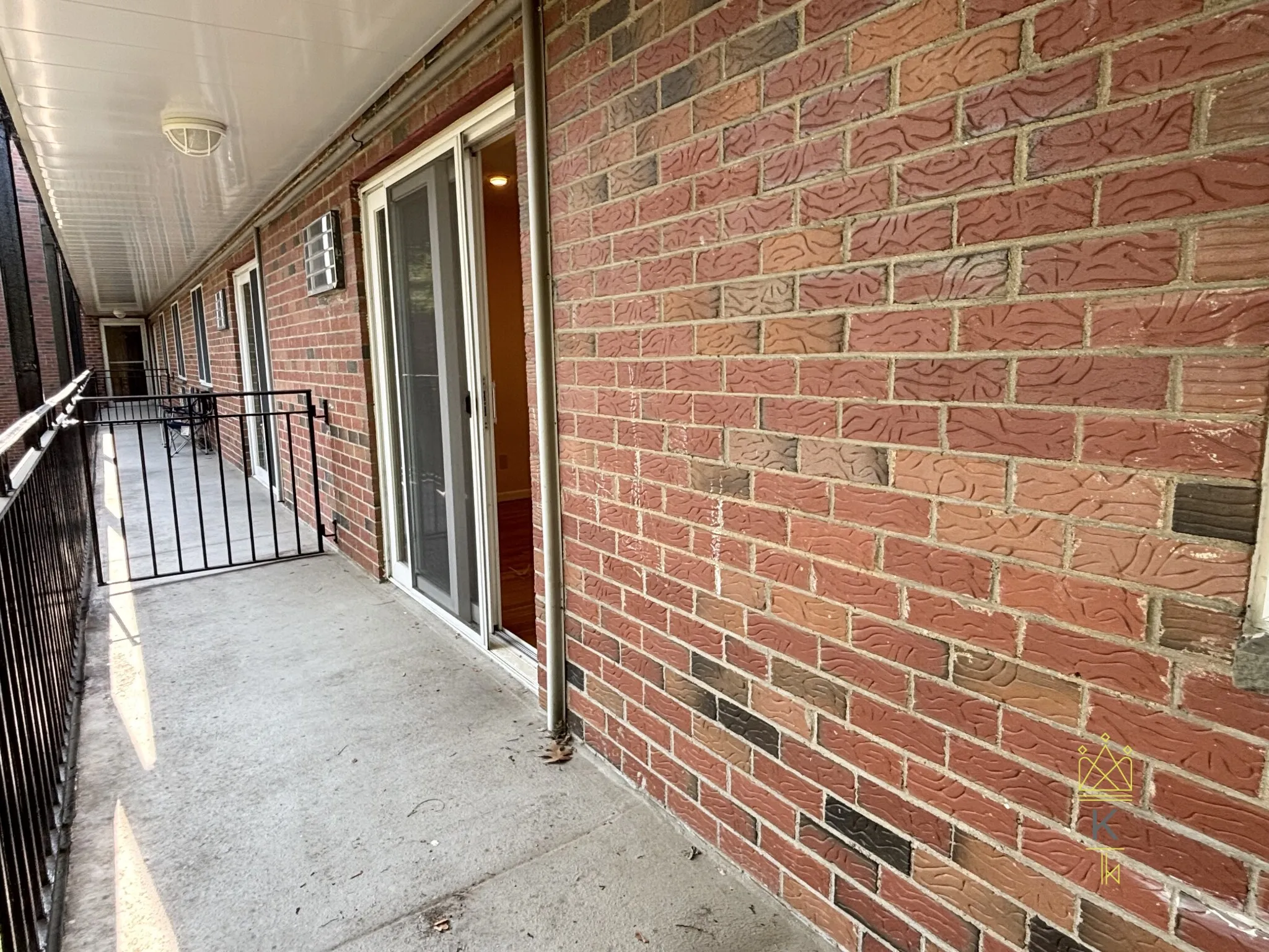 50 Green St, North Brookline