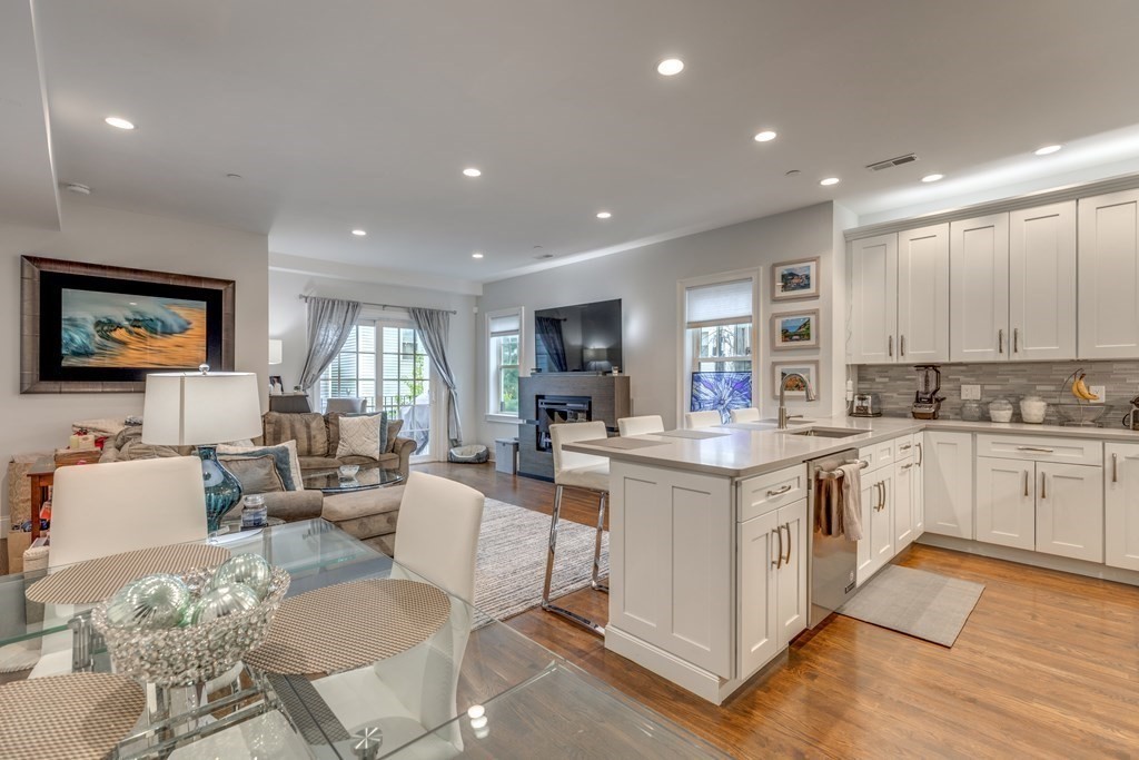 141 W 6th St, South Boston