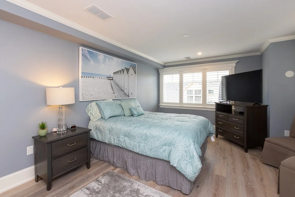 25 Cushing Ave, Crow Point