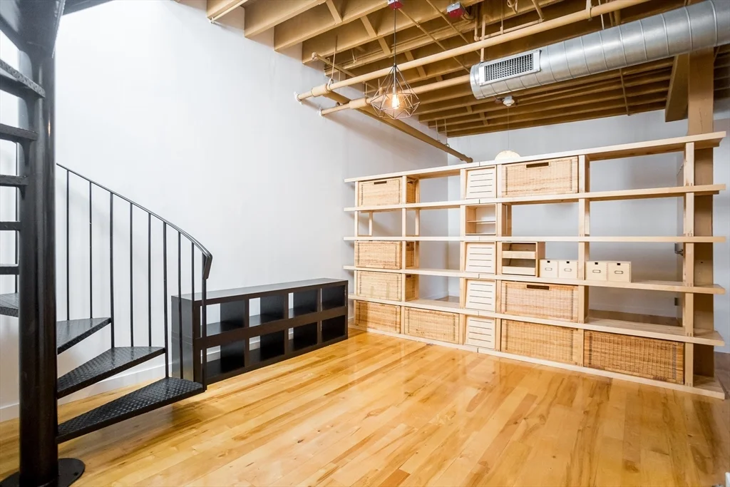 111 Beach St, Leather District