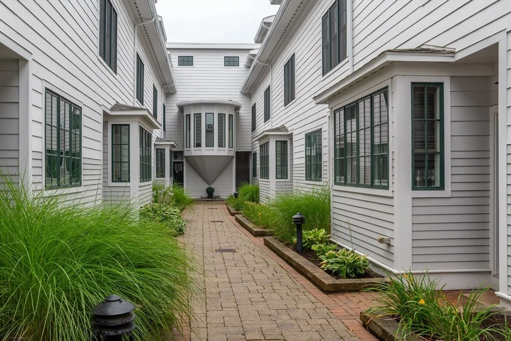 93 E Central St, Natick