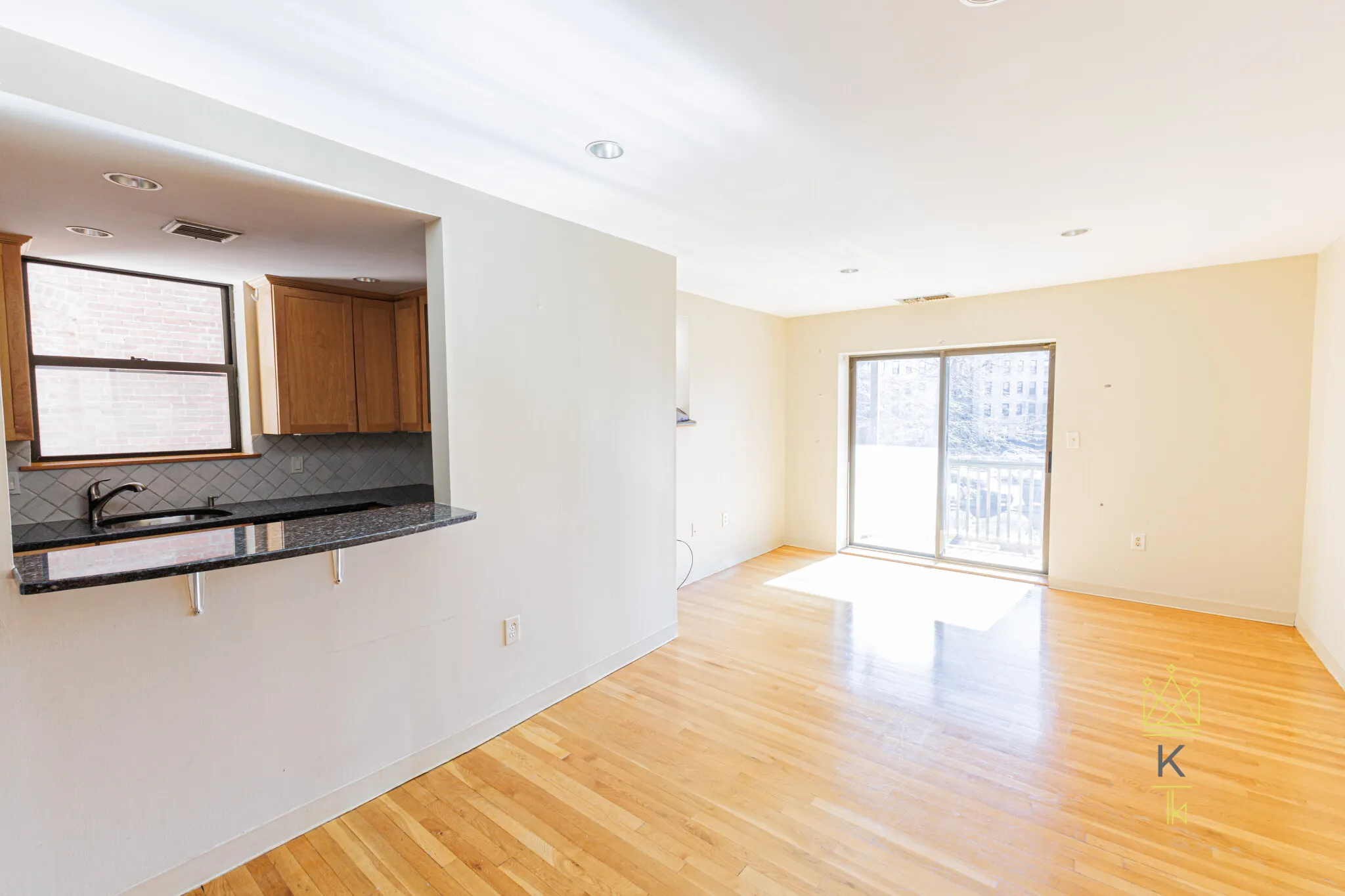 96 Gainsborough St, Fenway