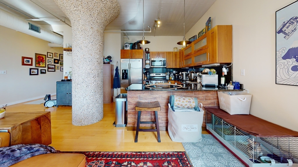 210 South, Leather District
