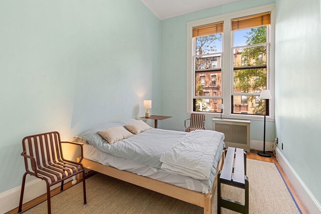 207 Commonwealth Ave, Back Bay