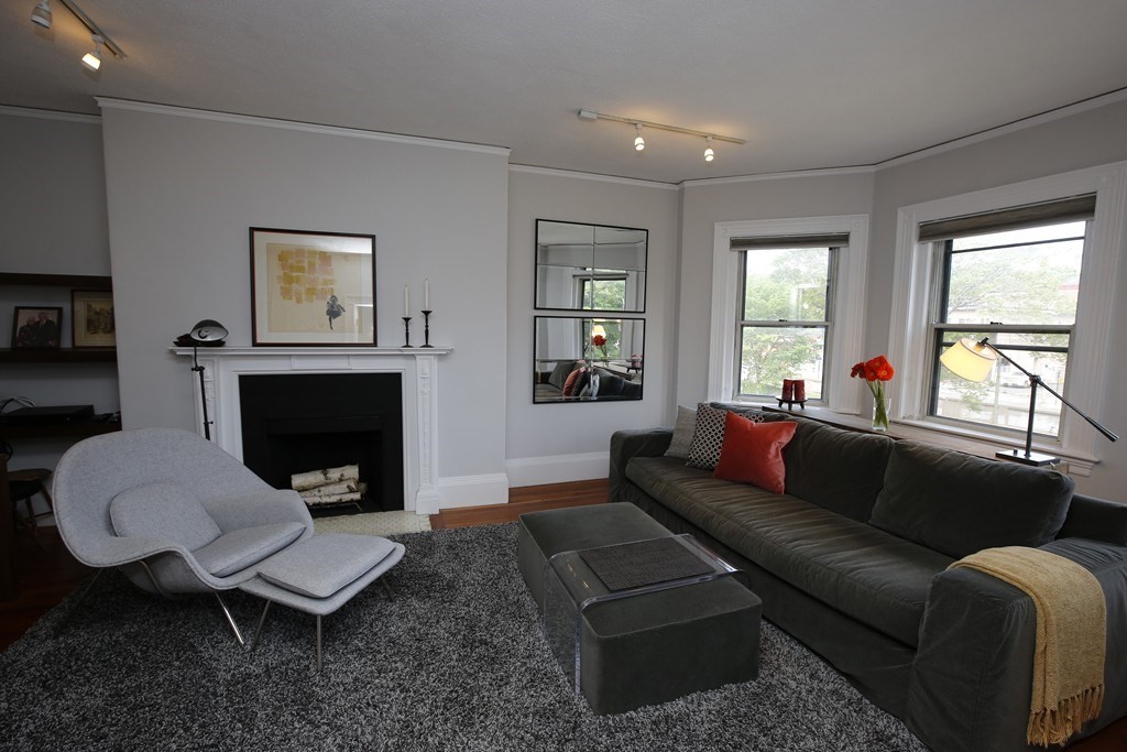 919 Beacon St, Fenway