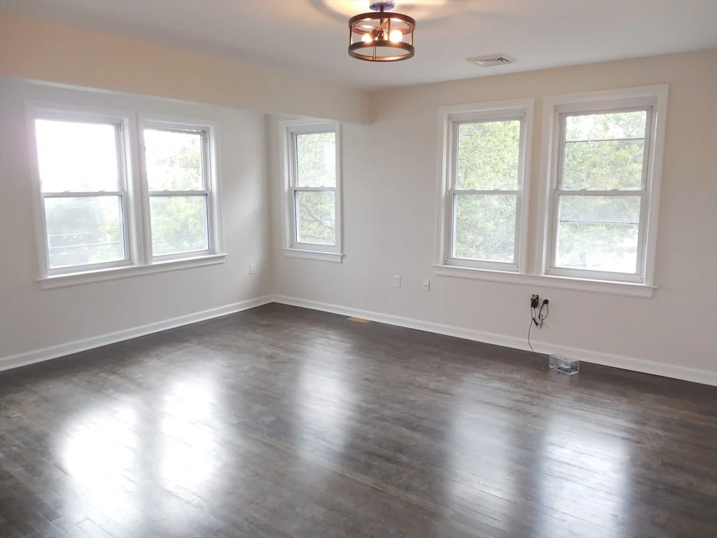 96 Walnut St, Mount Auburn