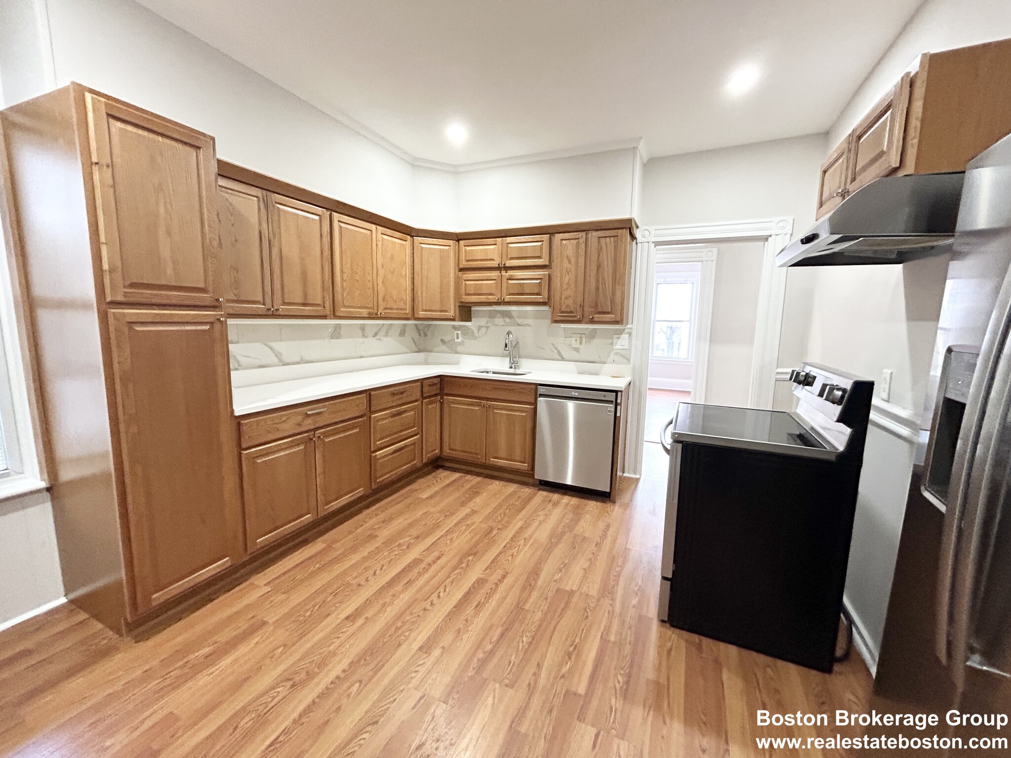 78 Hillside St, Mission Hill