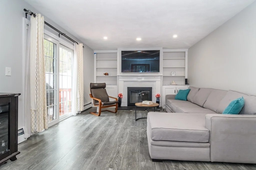 10 Homeward Ln, Natick