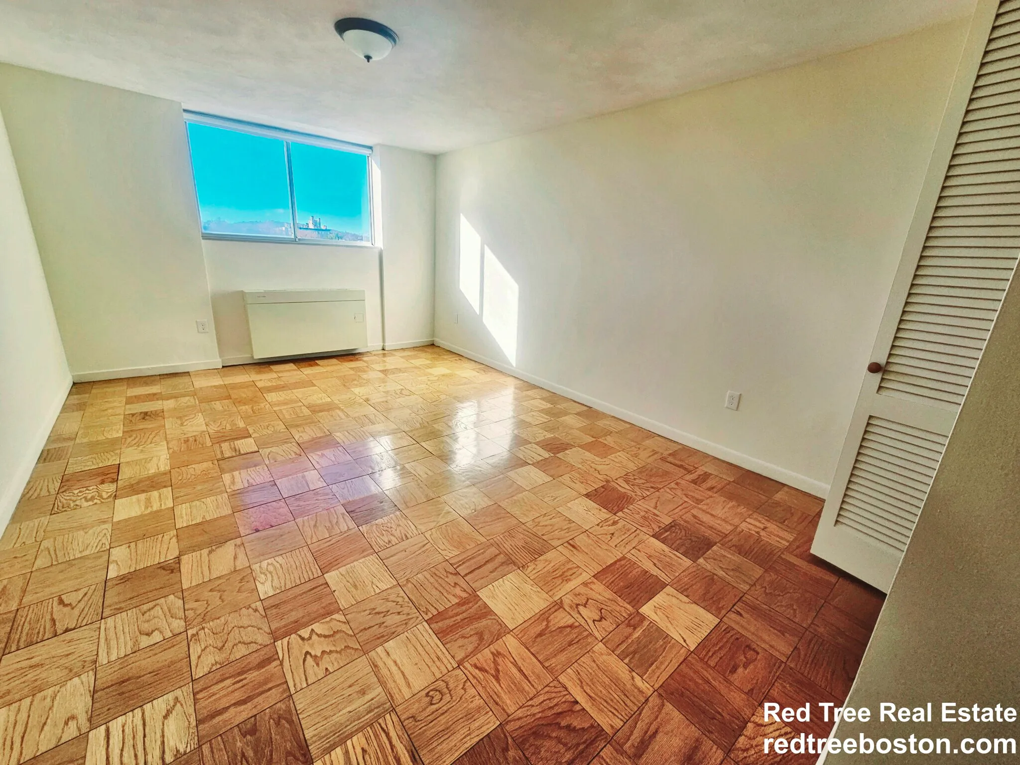 101 Monmouth St, Longwood