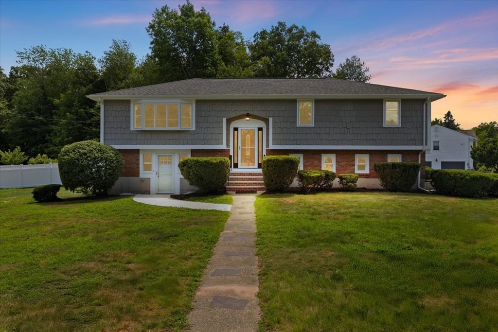 19 Coach Ln, Norwood