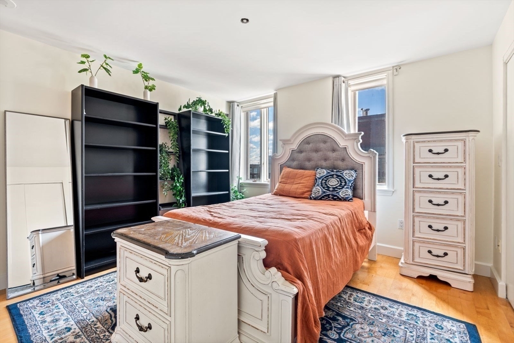 10 Rogers St, East Cambridge