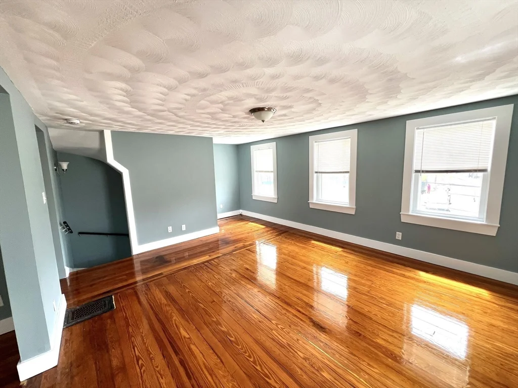 20 Beacon St, Winthrop