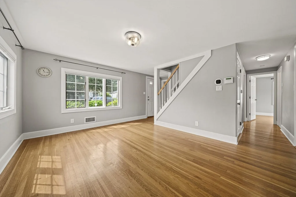 28 Hillside Ave, Stoneham