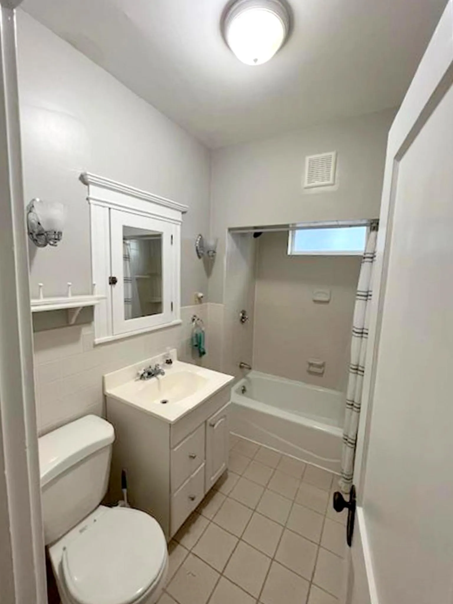 76 Powder House Boulevard, Tufts