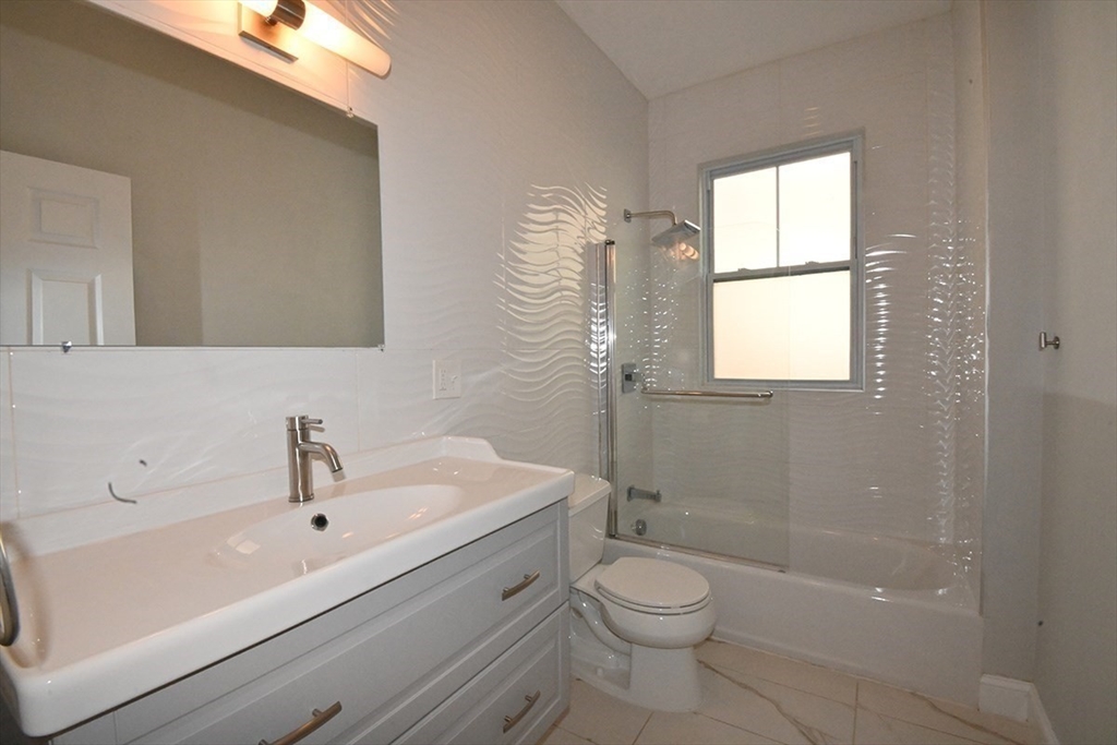 28-30 Schuyler, Roxbury