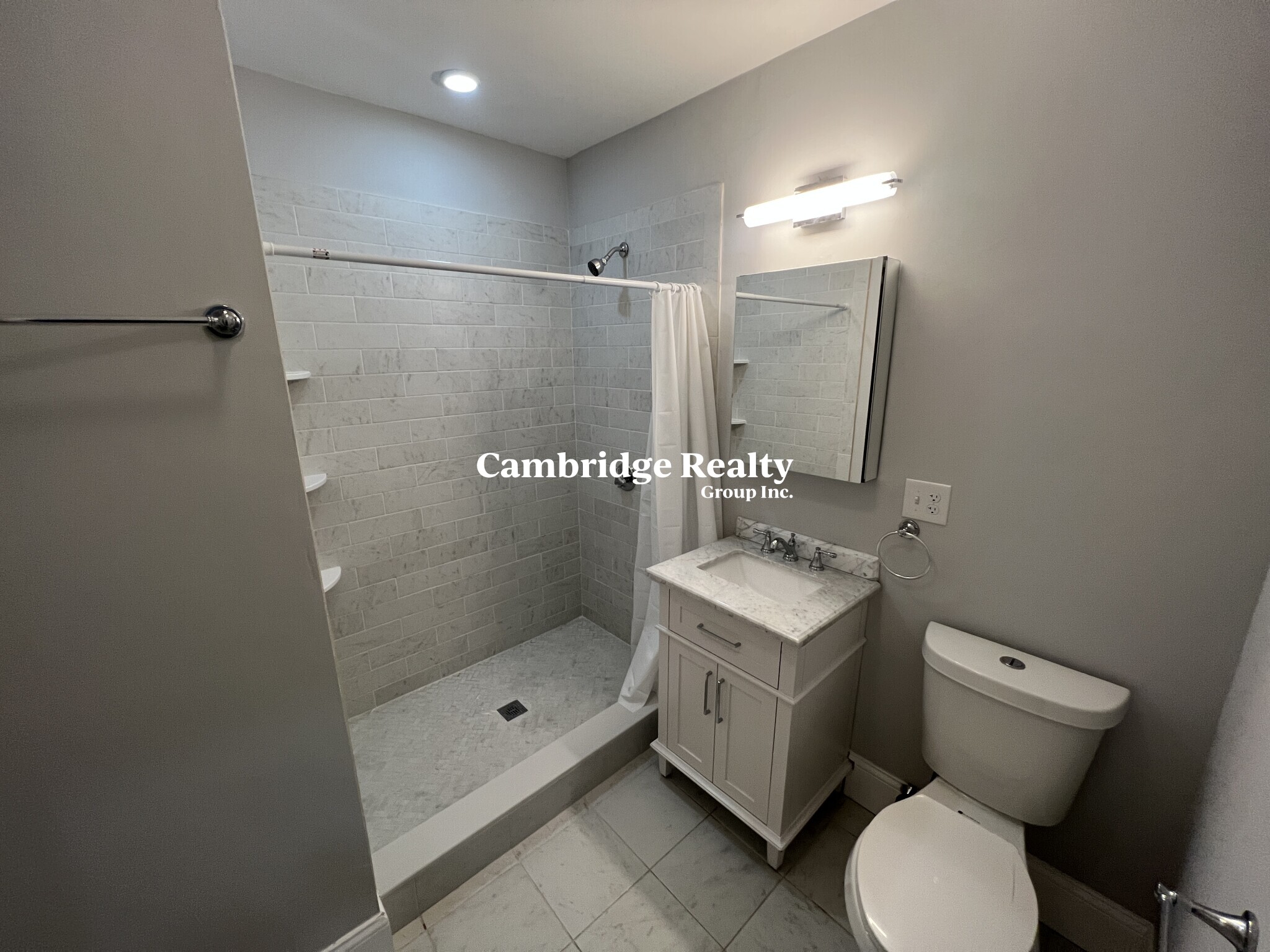 372 Oxford St, Ward Two