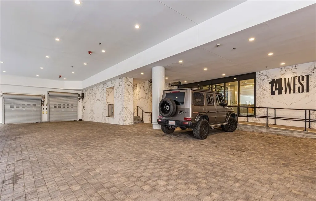 14 W Broadway St, South Boston