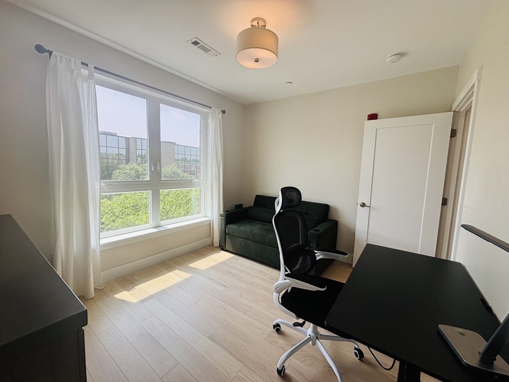 1975 Massachusetts Ave, North Cambridge