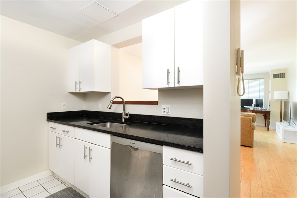 950 Massachusetts Ave, Riverside