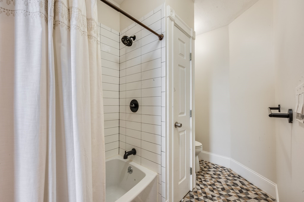 805 E 4th St, South Boston