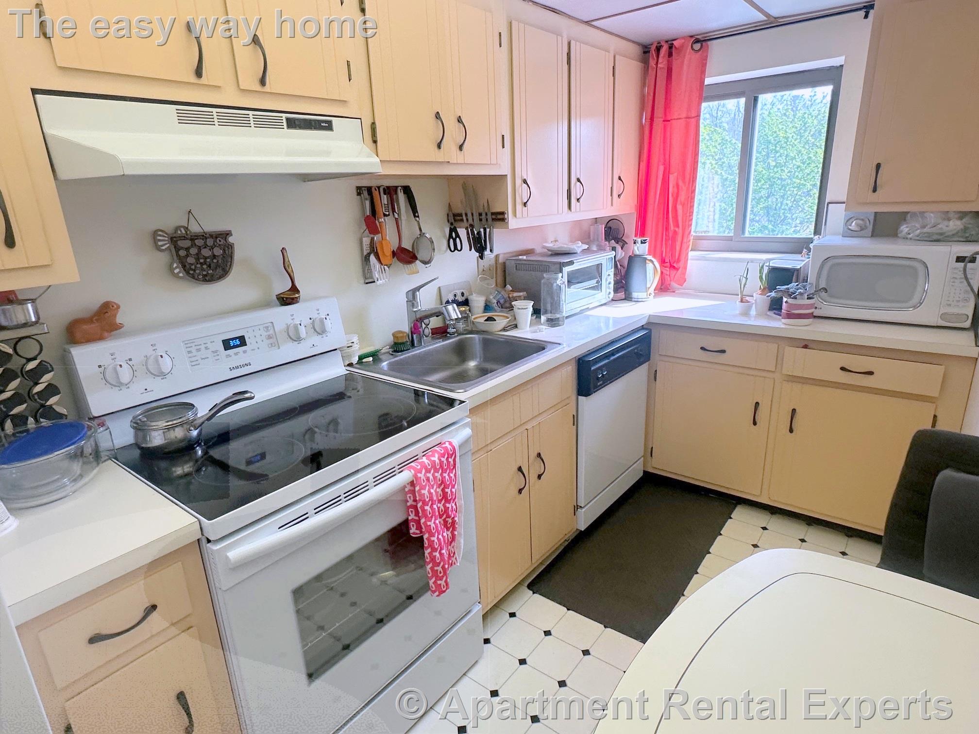 990 Massachusetts Ave, Arlington Heights