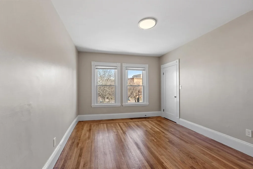 1590 Cambridge St, Mid-Cambridge