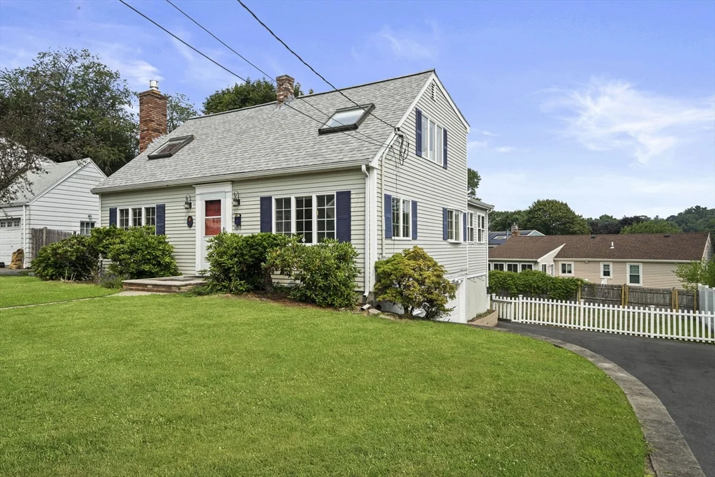 28 Hillside Ave, Stoneham